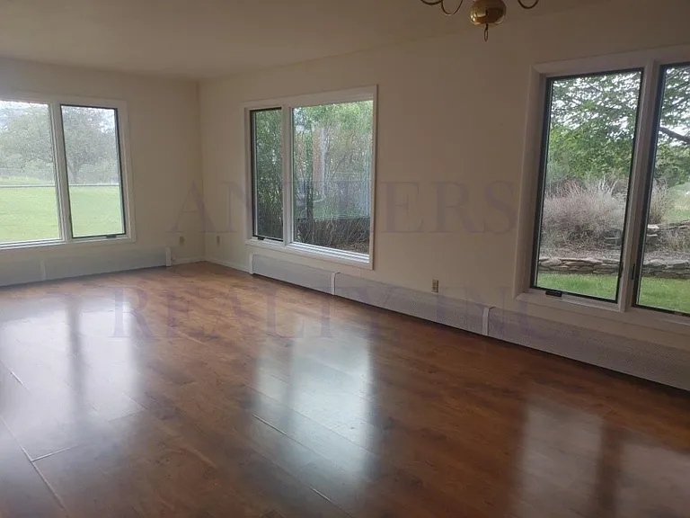2537 Newton Ave — Photo 11