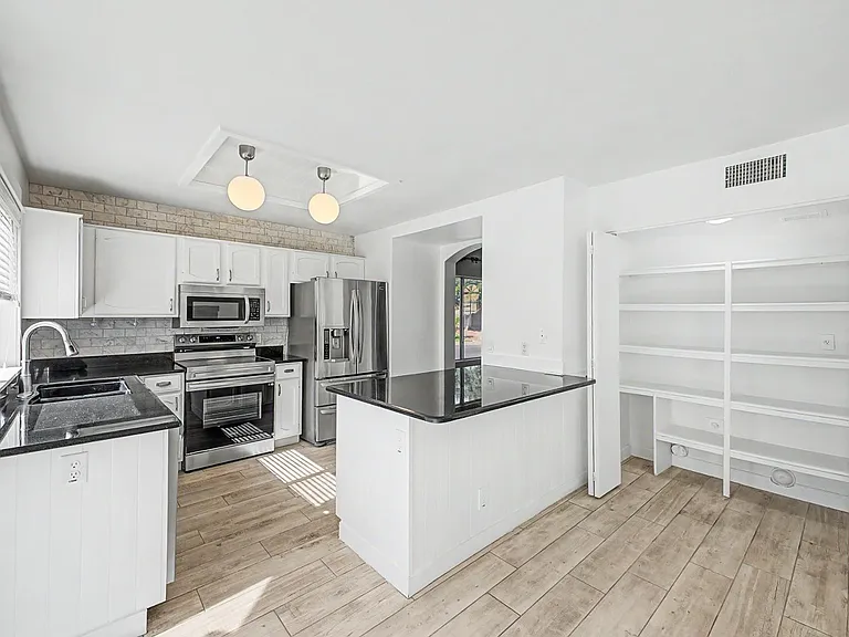 1006 S Tiago Dr — Photo 14