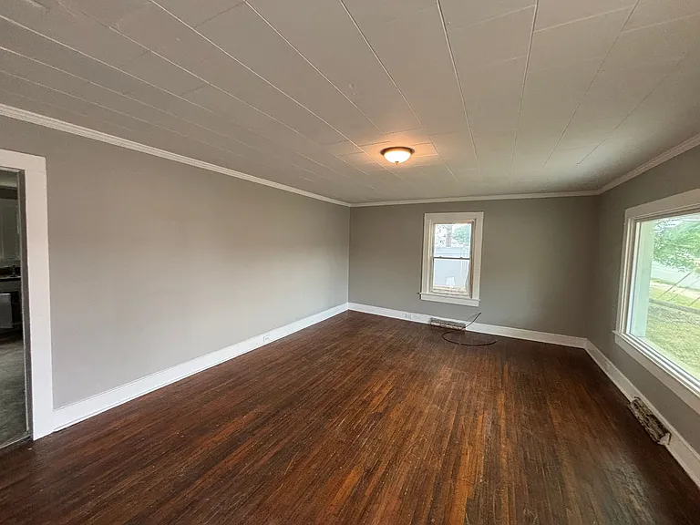 1900 E Ozark Ave — Photo 11