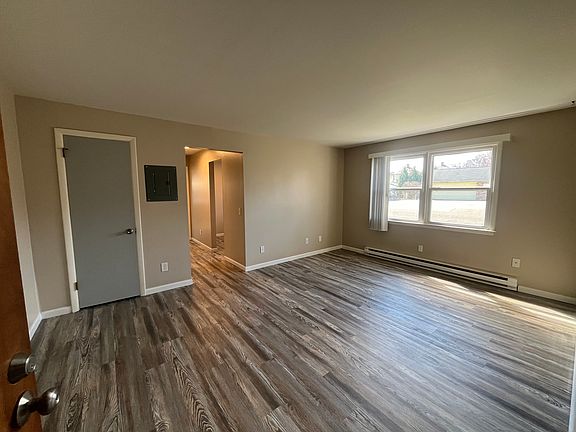 2nd image of 958 Beiner Pl NE APT 3