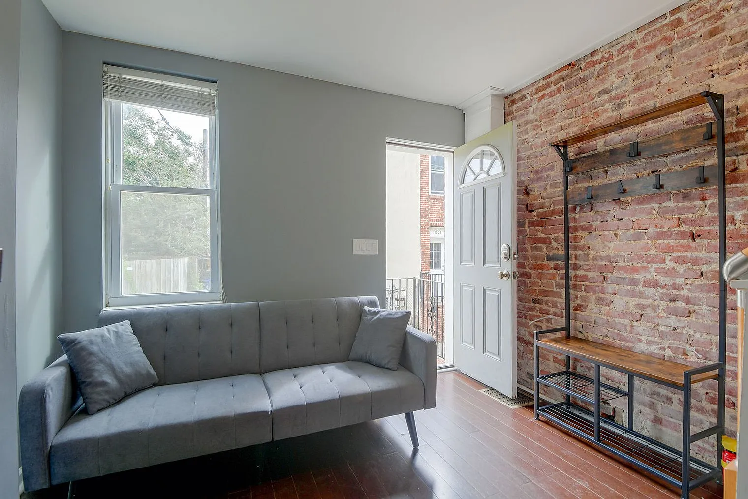1 bed, 1.0 bath, 592 sqft, $3,935 — Photo 1