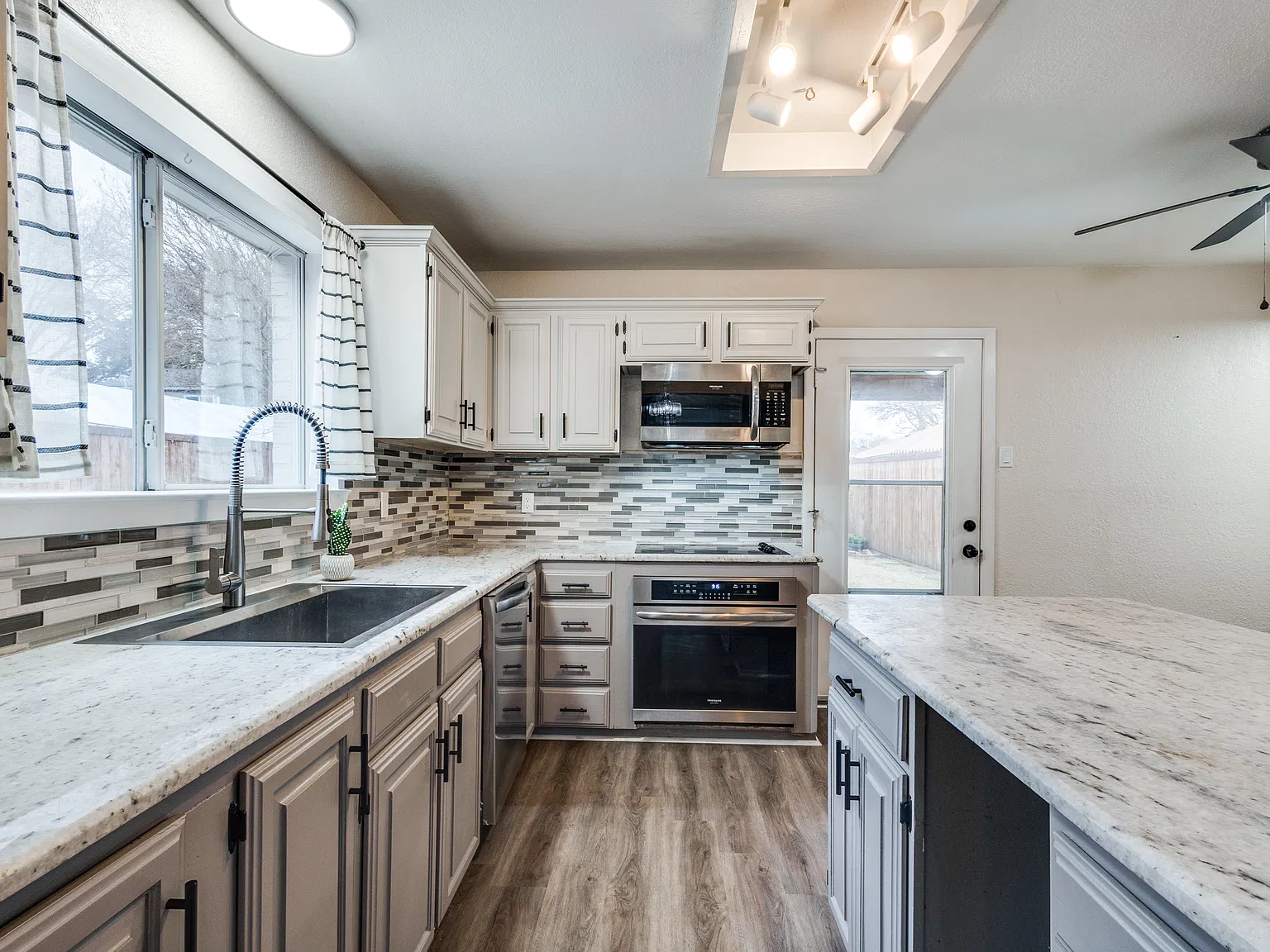 5 bed, 2255 sqft, $3,000 — Photo 1