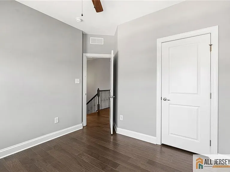 89 Isabelle Ct — Photo 22