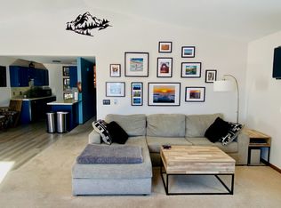 384 Minz Park Cir APT 5, West Bend, WI 53095