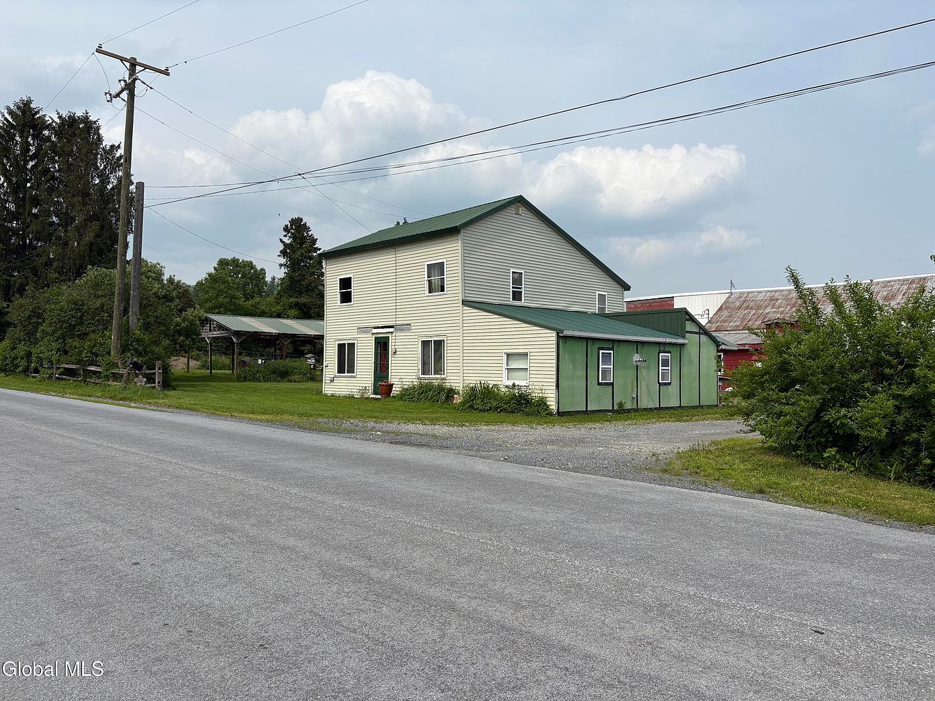 1st image of 10 Chestnut Hill Road