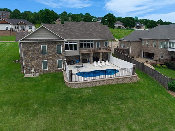 2nd image of 87 Valley View Dr W