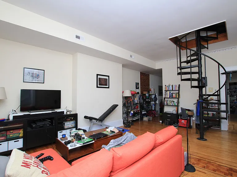 717 N 5th St #2R — Photo 2