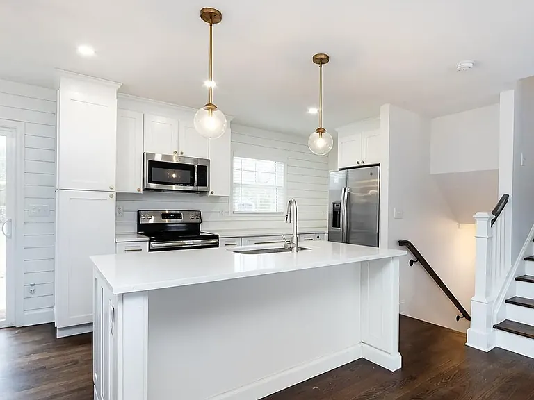 6725 Castlegate Dr — Photo 2