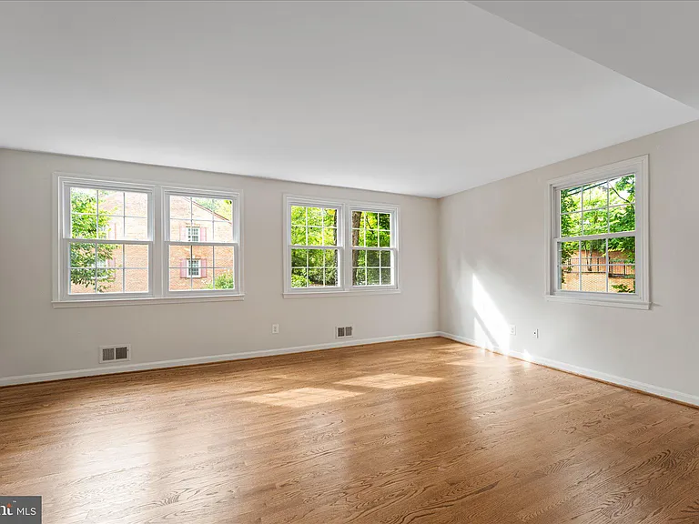 3885 Chain Bridge Rd — Photo 13
