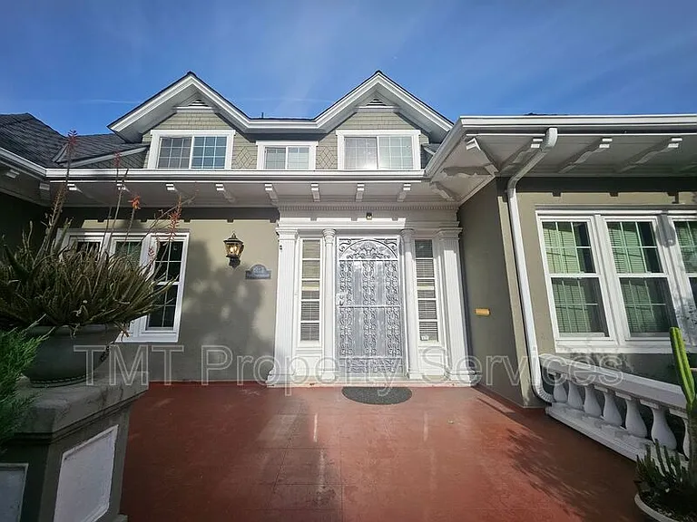 1214 N Pershing Ave — Photo 8