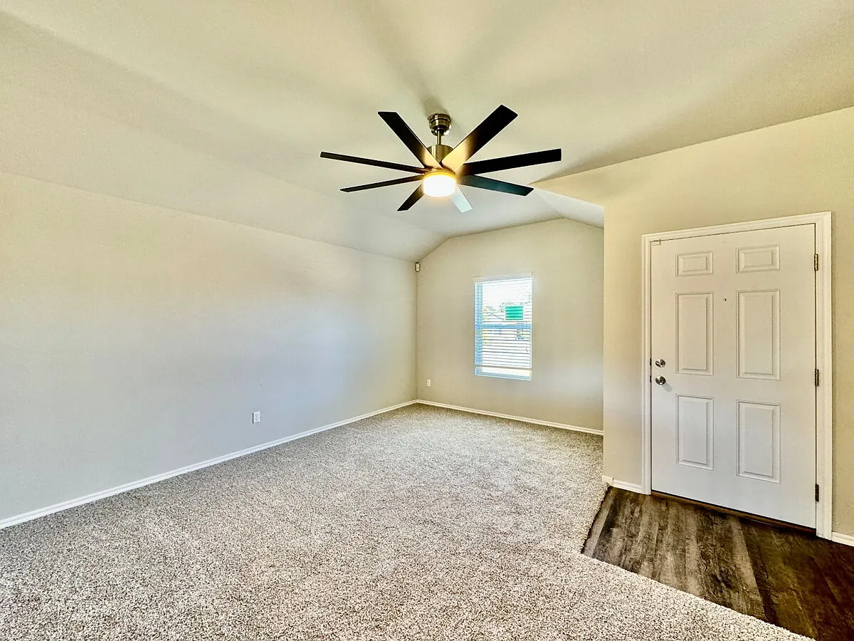 3 bed, 2.0 bath, 1267 sqft, $1,650 — Photo 2
