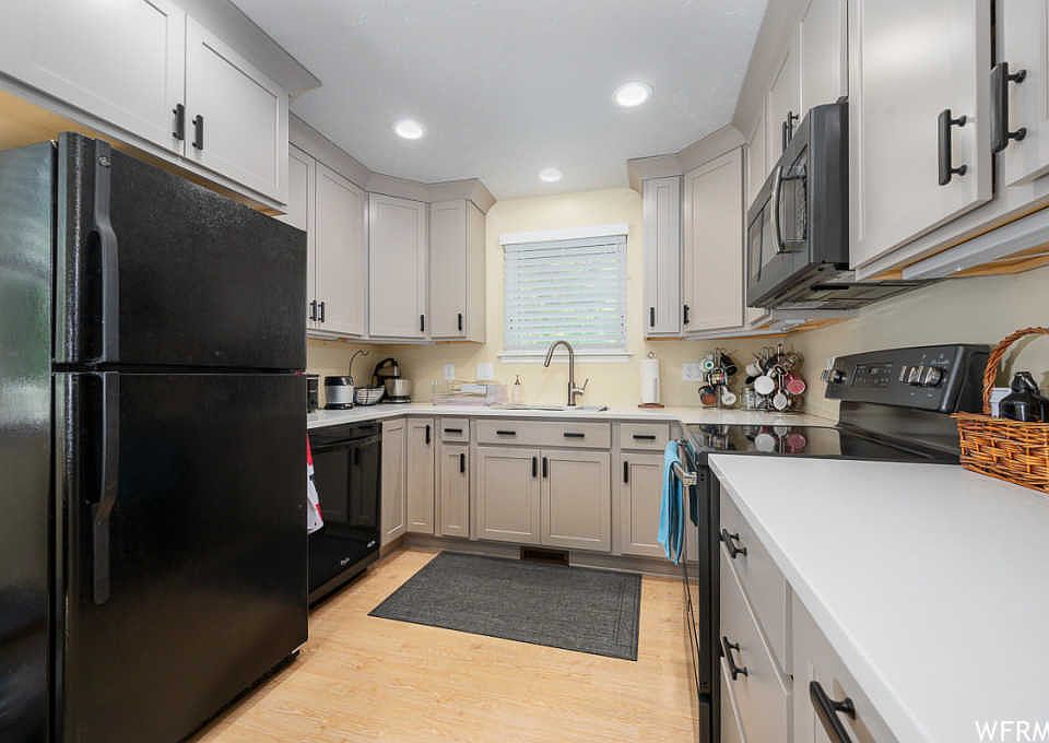 1st image of 1833 S West Temp W #2