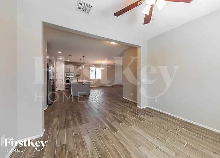 18530 W Robin Ln — Photo 7