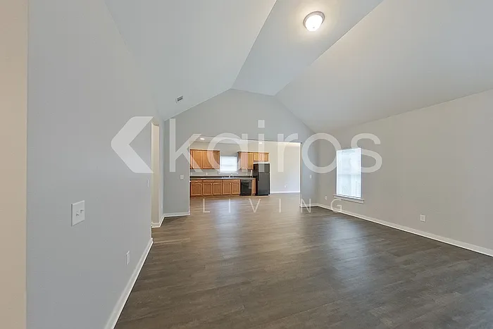 4 bed, 2.0 bath, 1843 sqft, $1,875 — Photo 3