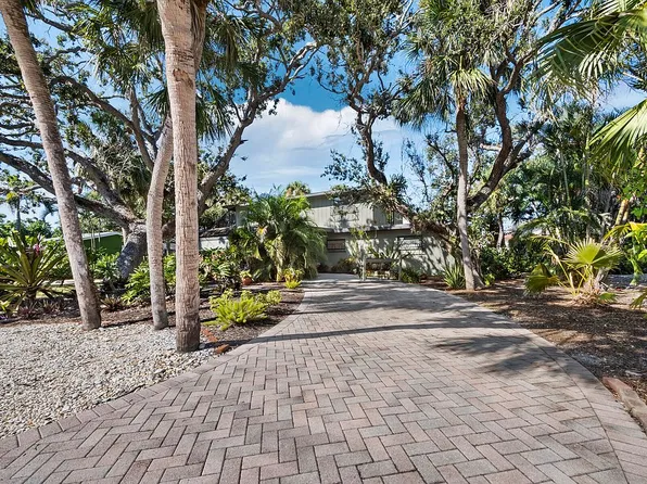 5451 Shadow Lawn Dr, Sarasota, FL 34242