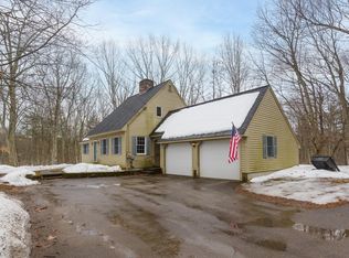 26 Phillips Rd, Sandown, NH 03873