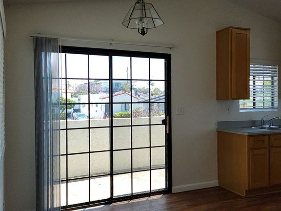 5th image of 4128 Mississippi St APT 4