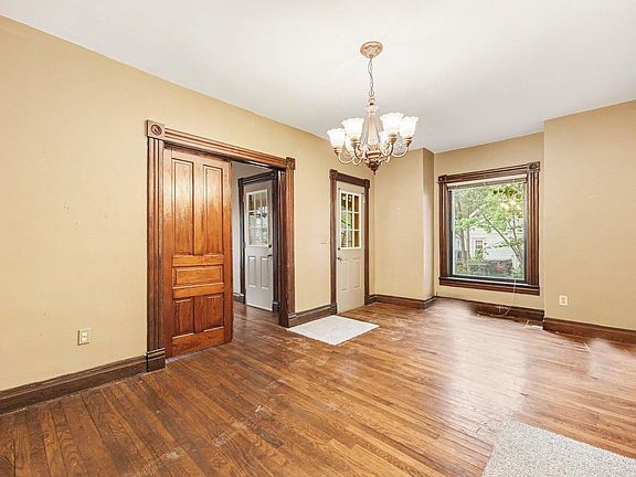3rd image of 109 Crandall St