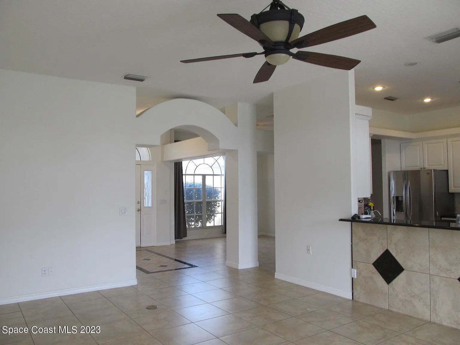 5 bed, 3.0 bath, 2271 sqft, $3,700 — Photo 3