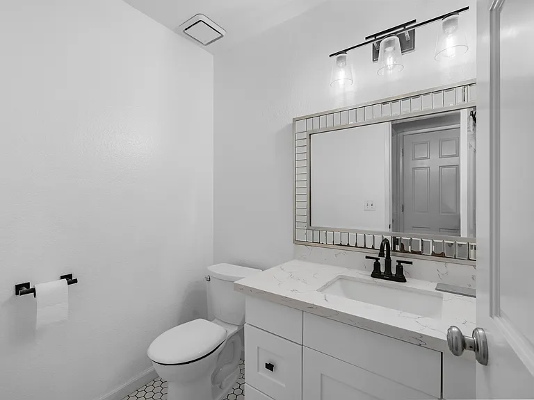 412 N Bushnell Ave #C — Photo 22