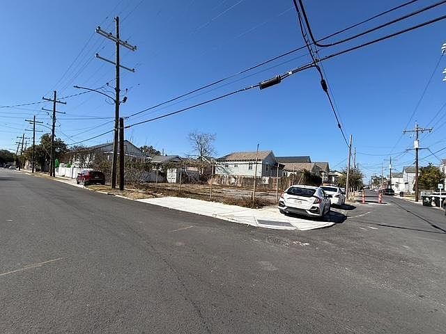 1st image of 3701 Lasalle St