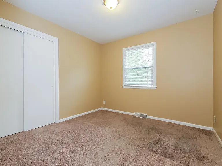 9915 Westgate Ln — Photo 14
