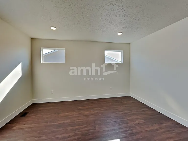 3087 N Vigo Ave — Photo 9