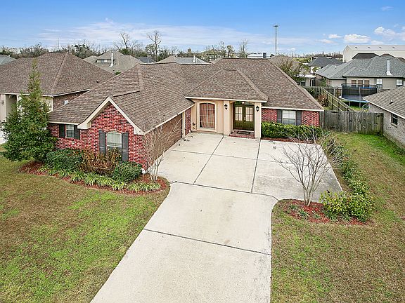 2nd image of 214 Laurel Oak Dr