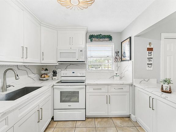 4th image of 702 NW 87th Ave APT 205