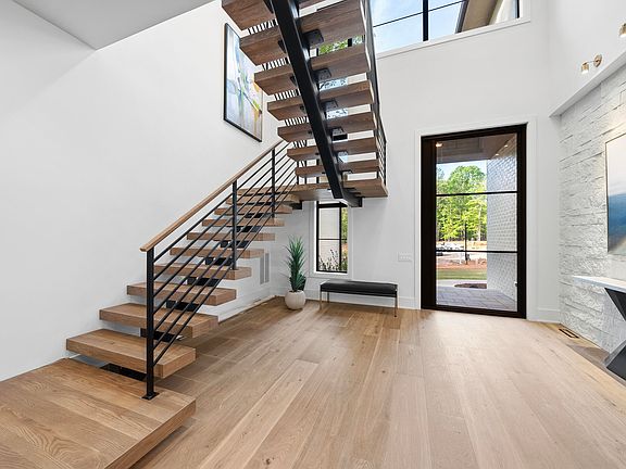3rd image of 6804 Brixley Cir