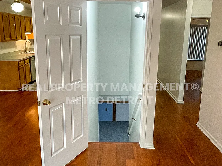 5560 Seabreeze Ln — Photo 20