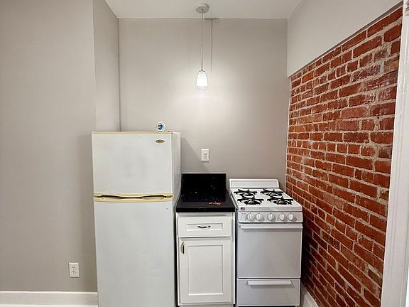 3rd image of 1626 N Harvard Blvd APT 108