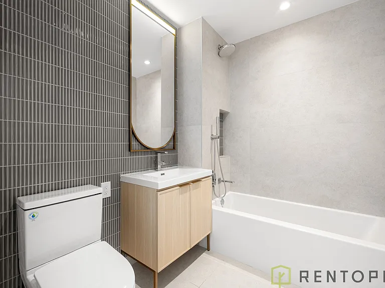 960 Franklin Ave #261 — Photo 9