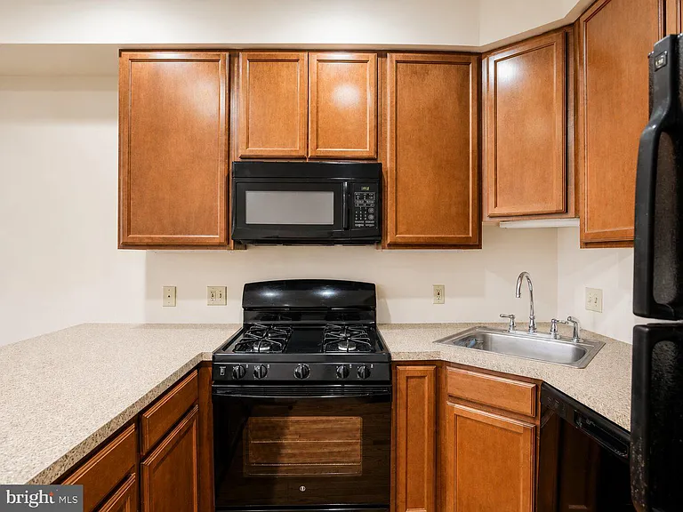 2542 W Girard Ave #2 — Photo 7
