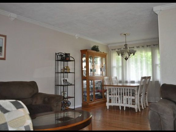 2nd image of 410 Hooper Ave