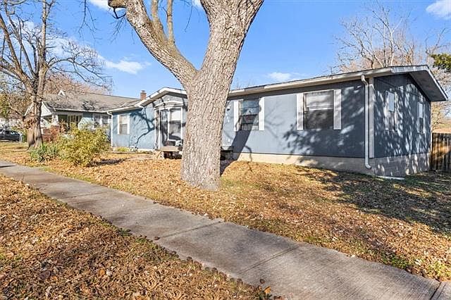 810 W 3rd St, Cameron, MO 64429 | Zillow