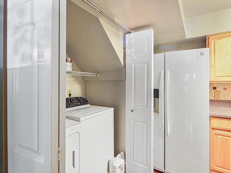 4906 Columbia Rd #8 — Photo 10