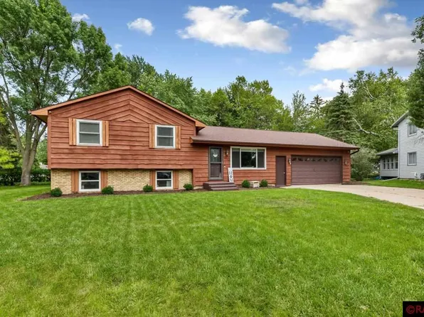1712 James Ct, North Mankato, MN 56003