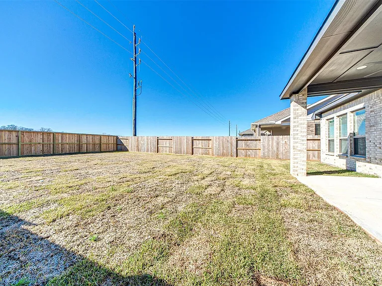 1915 Meadow Trail Dr — Photo 28