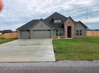 5742 NE Minnow Ln, Elgin, OK 73538