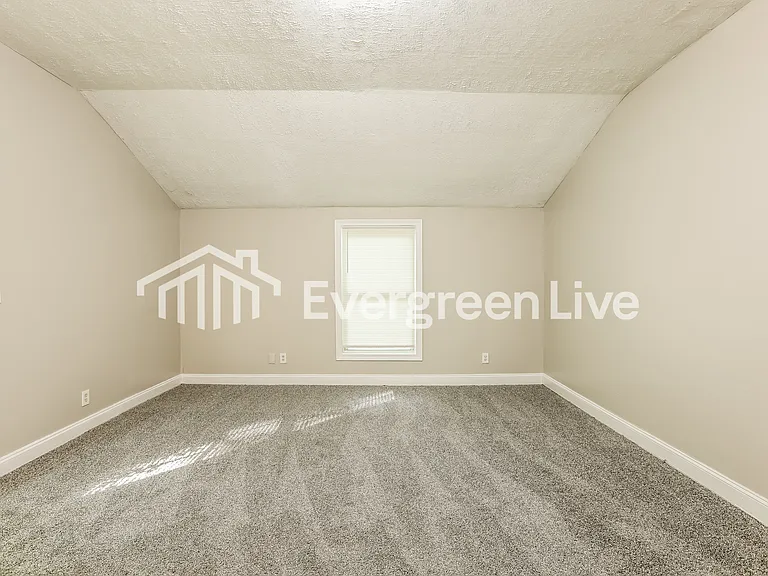 3906 Valley Rd — Photo 9