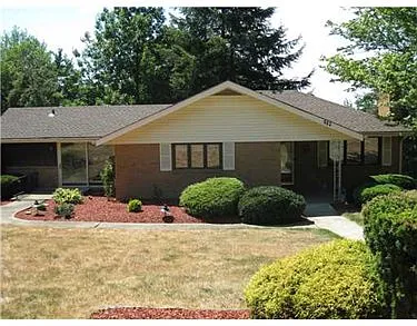 402 Laurel Dr photo 1