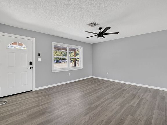 4th image of 506 Louanne Ct