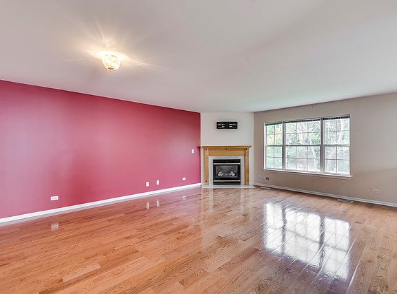 3rd image of 7970 Hedgewood Dr