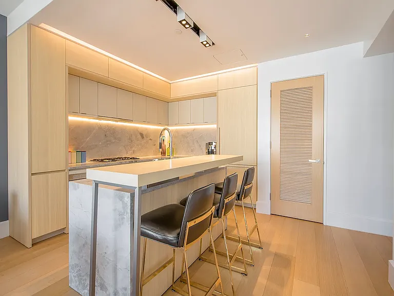 100 Vandam St #17C — Photo 1
