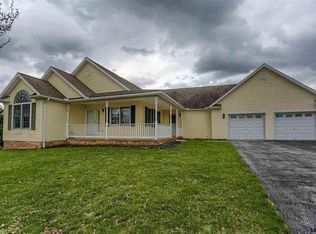447 Hobart Rd, Hanover, PA 17331