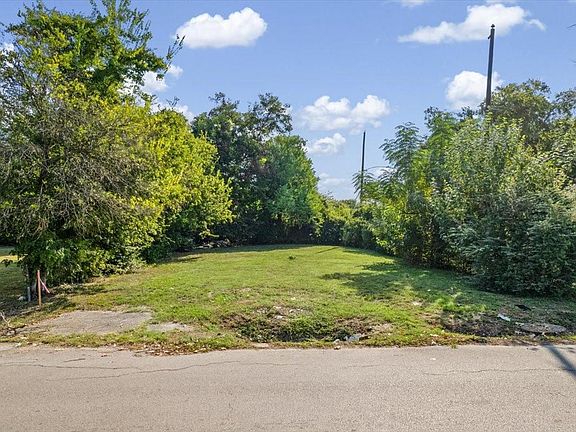 3rd image of 2302 Chew St