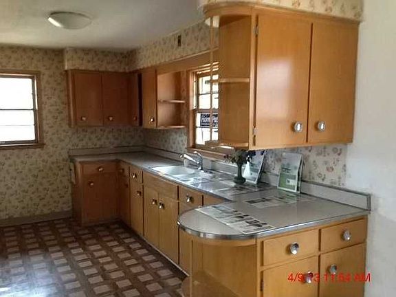 3rd image of 712 S Sumac Ave