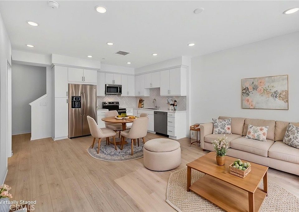 1st image of 428 Lemonade Pl