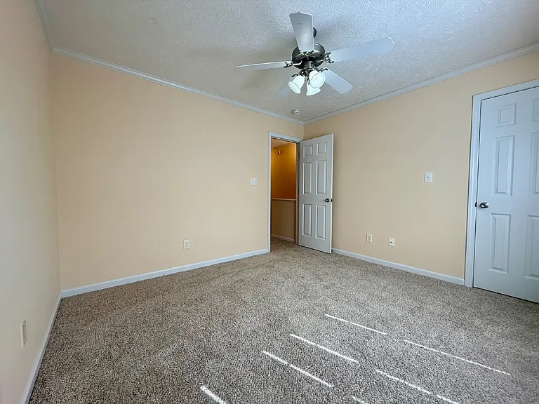 3332 Kenmont Ln #E — Photo 11